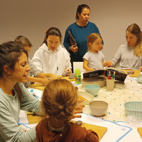 Taller Ioga amb família i ceràmica per nens